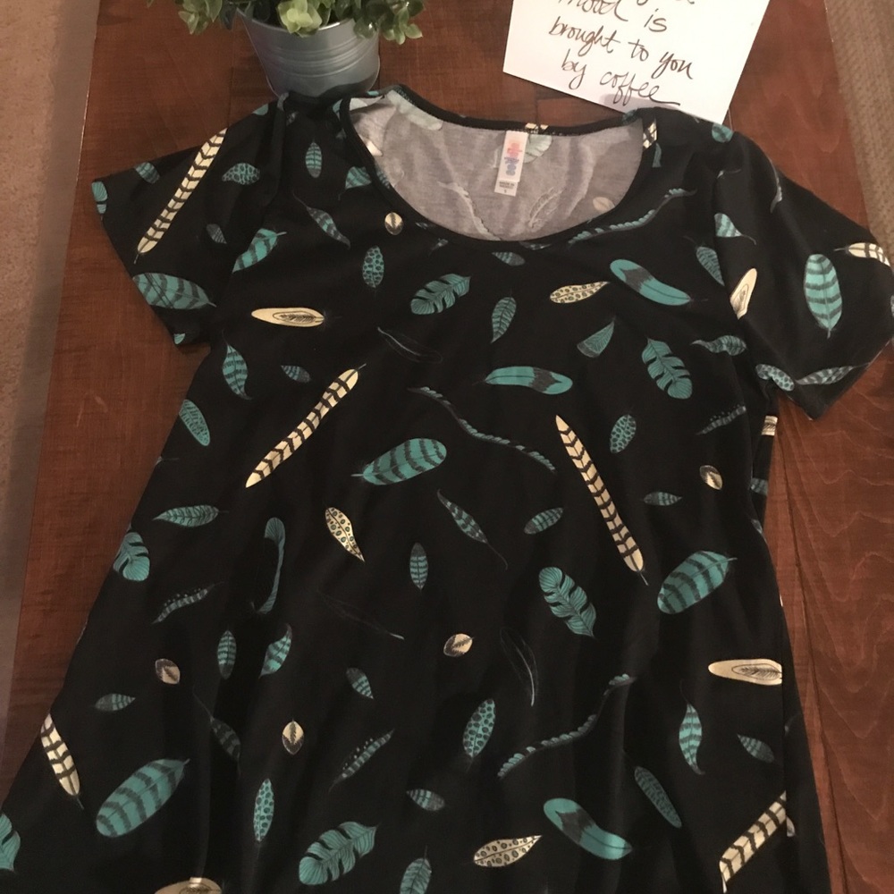 NWOT LuLaRoe Feather Classic